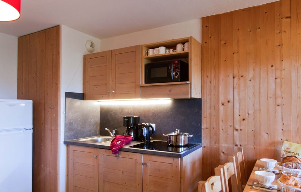 Make a quick meal in the kitchenette.