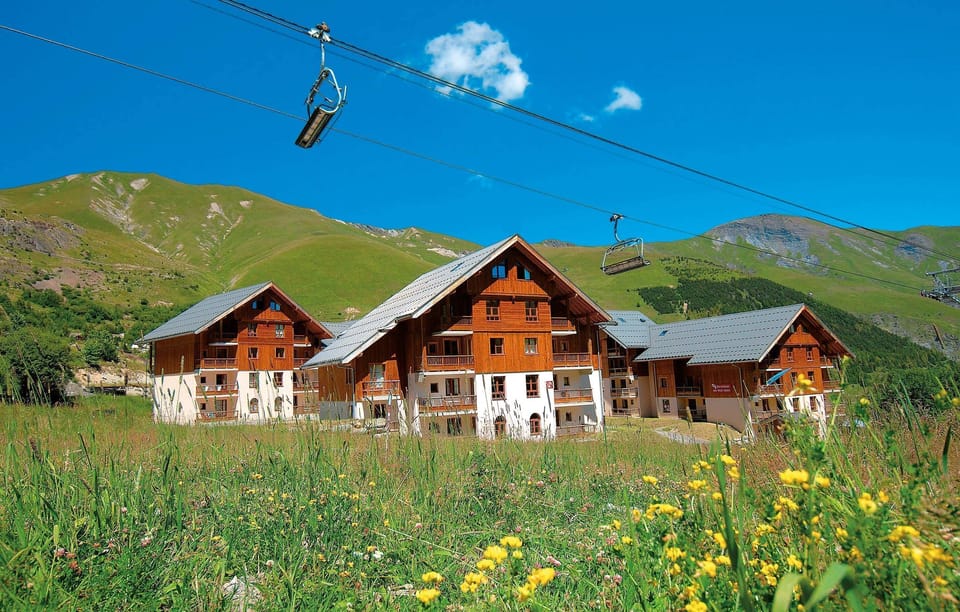 You will love to enjoy a relaxing vacation at this prime destination!