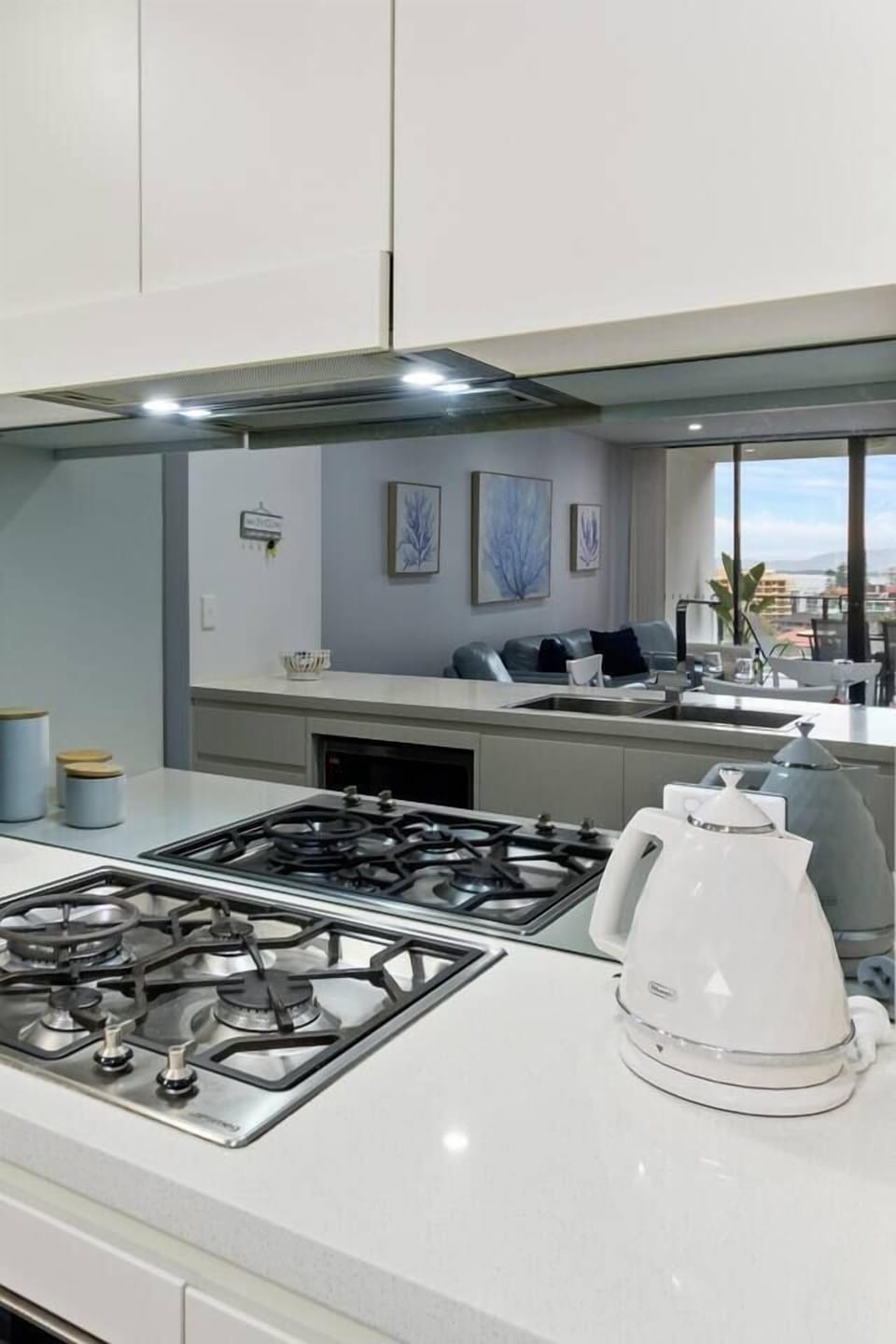 The kitchen's gas stove will have guests cooking up a storm. Featured is the beautiful mirrored splashback which is both elegant and functional.
