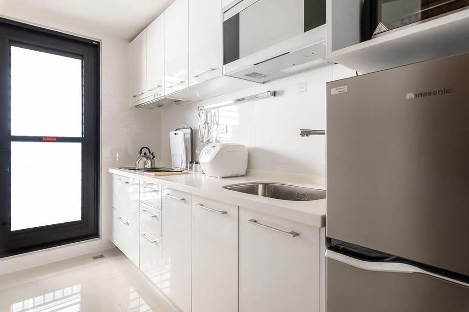 Fully Equipped Kitchen w/ Cooking & Dining Essentials