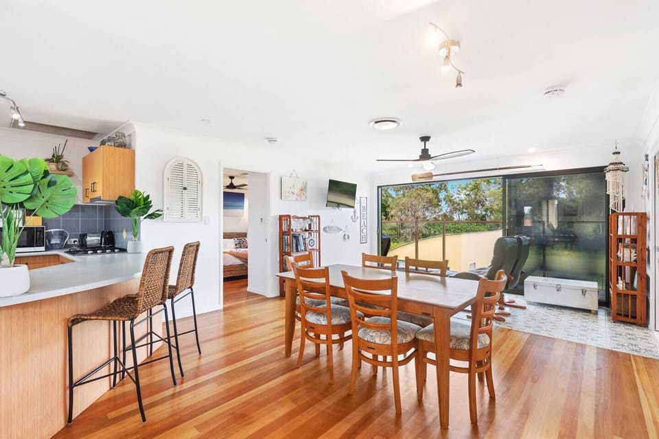The open plan dining area allows groups to come together for a shared meal at home.
