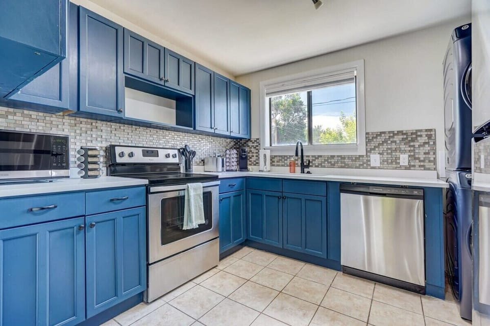 We have a fully equipped kitchen. Along with many other products and appliances, we also offer a refrigerator, microwave, coffee machine, and more!