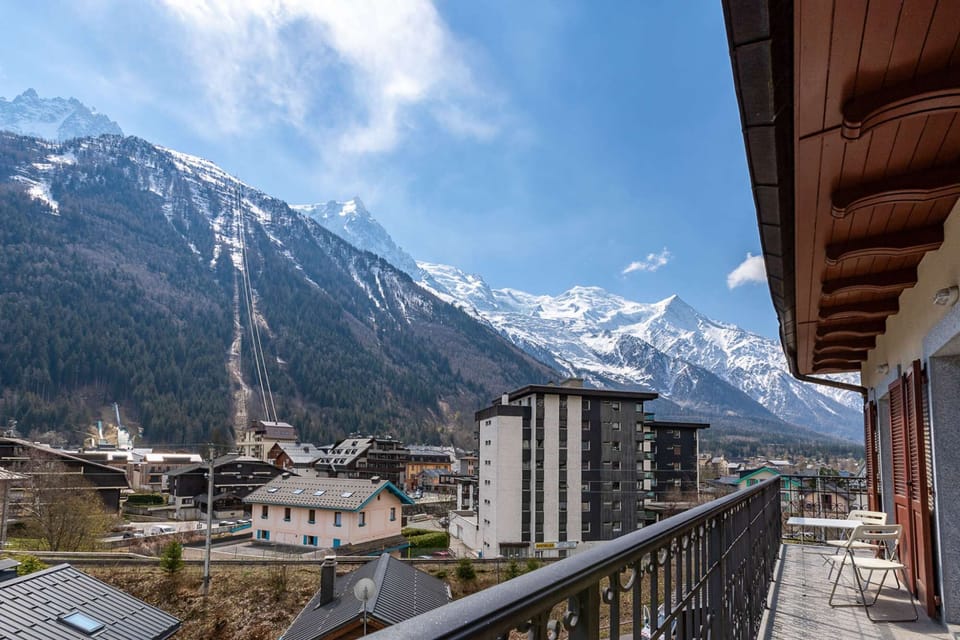 Vies of Mont Blanc from Alpes IV