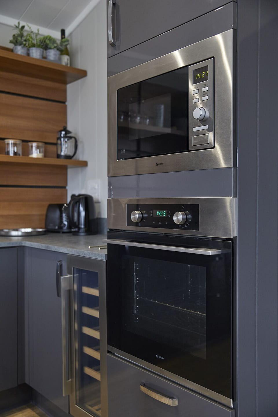 Microwave, single oven and grill. Toaster and kettle