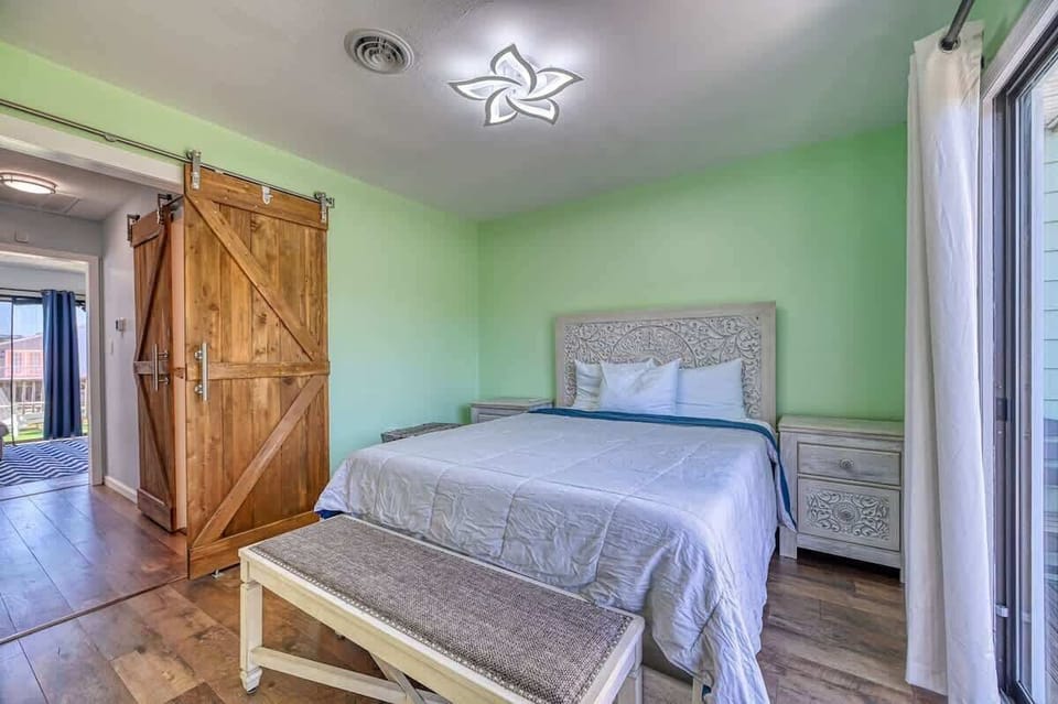 Bedroom with Queen and Private Balcony