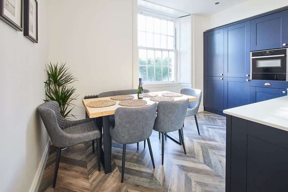 South View, Newton-in-Cartmel - Host & Stay