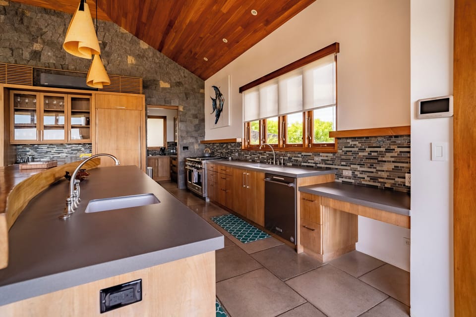 Fully equipped kitchen with stunning luxury finishes