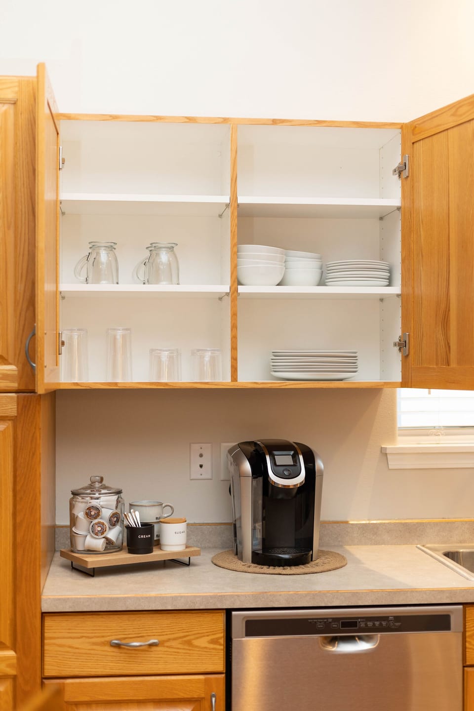 Find all the dish and glassware you need for preparing and serving meals.