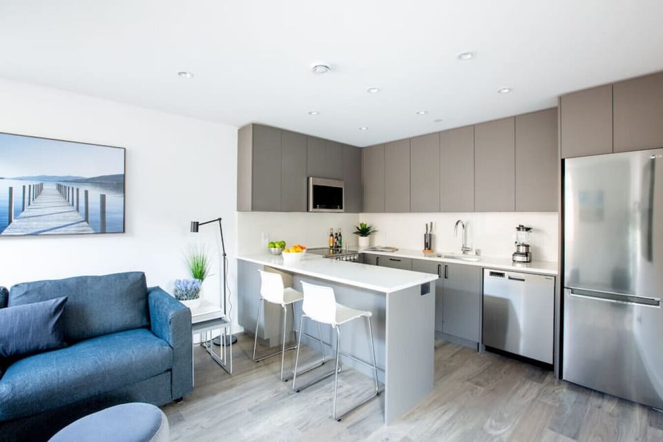Kitchen Bar Area