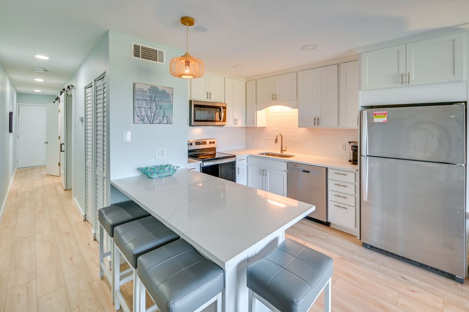 Kitchen | Breakfast Bar | Equipped w/ Cooking Basics