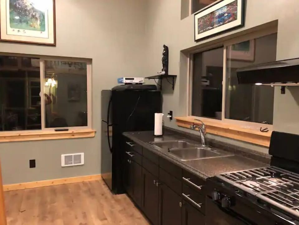 Full kitchen