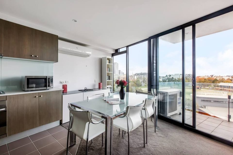The dining area opens straight to the balcony, capturing natural breezes and impressive views.