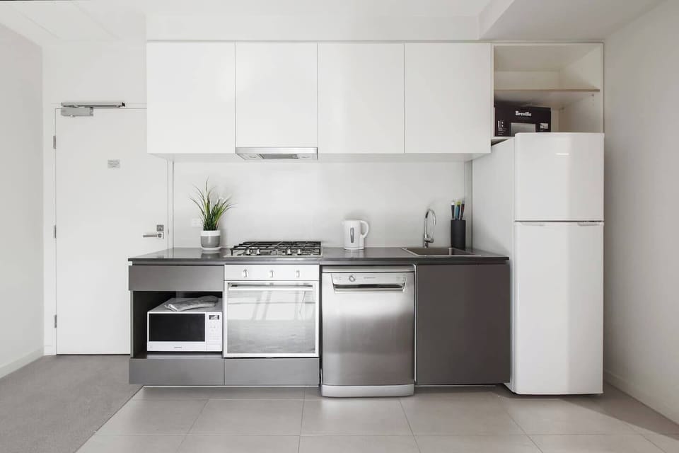 A bright and welcoming kitchen, thoughtfully equipped with modern appliances—ideal for everyday cooking.