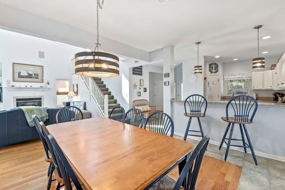MB41: Ocean Eyes | Bottom Level Dining Area