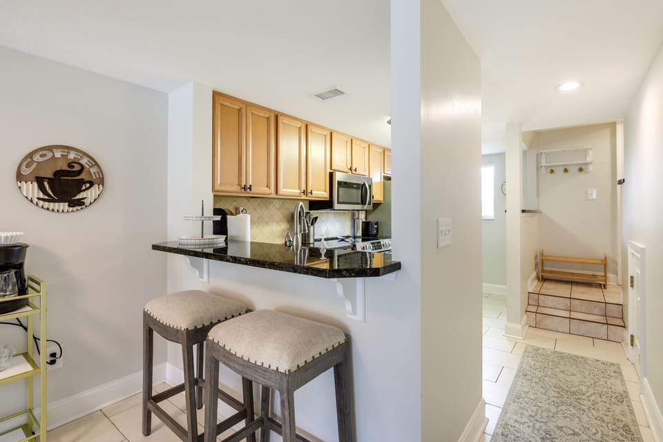 Kitchen | Breakfast Bar