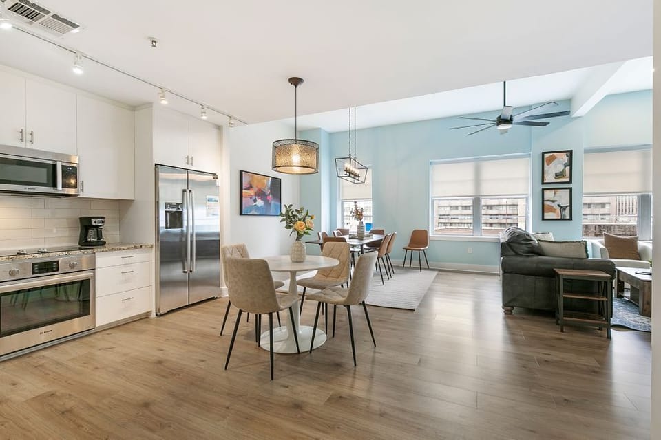 Kitchen/Dining area