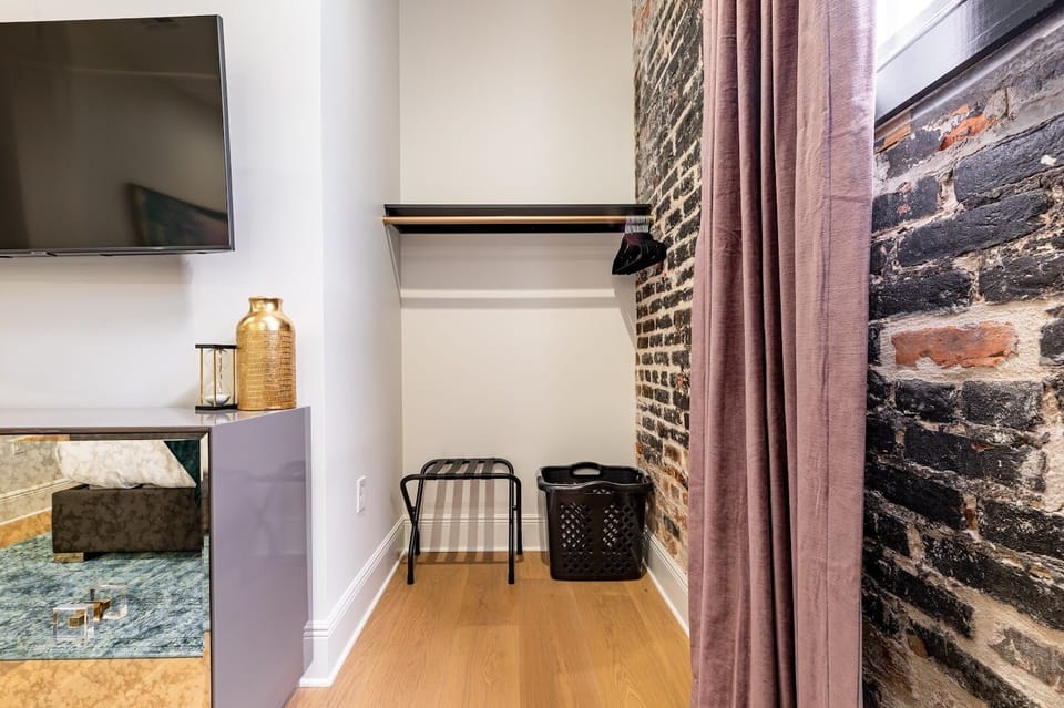 King Bed with ensuite to Bathroom 1