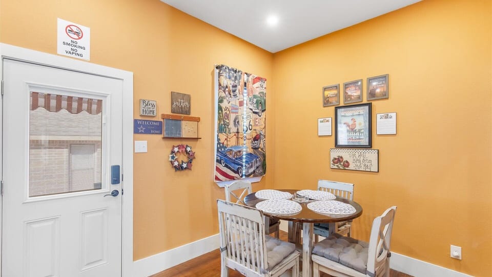 Breakfast nook