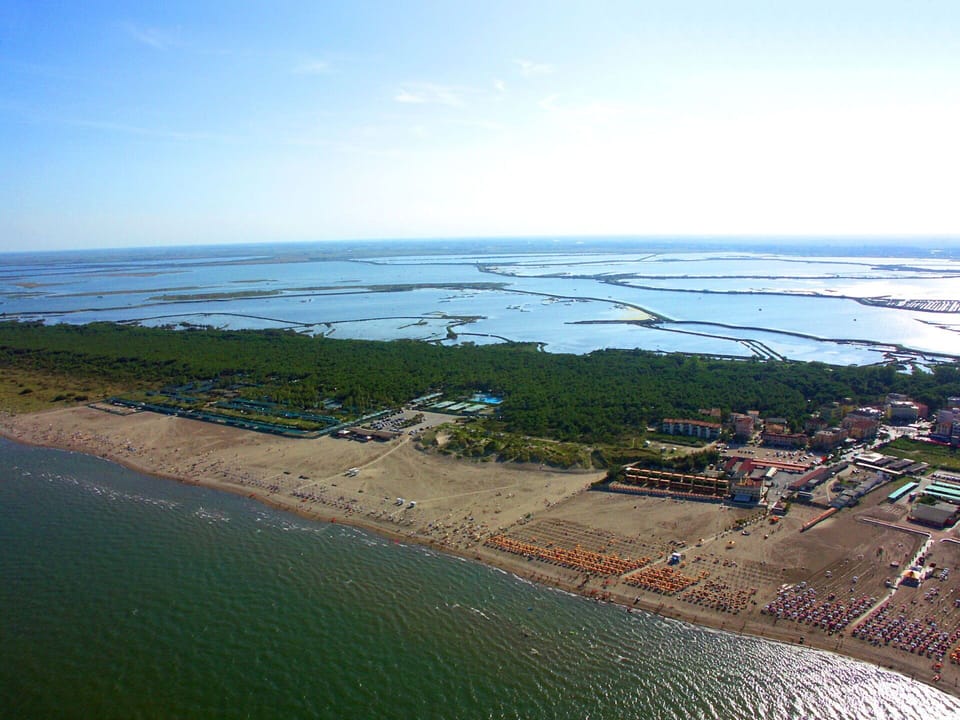 Water, Sky, Water Resources, Natural Landscape, Beach, Lake, Coastal And Oceanic Landforms, Bank, Horizon, Tree