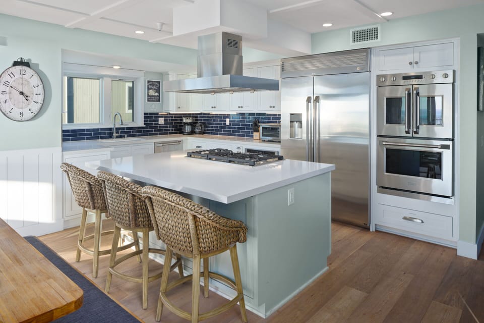 Enjoy high-end stainless steel appliances, designer cookware, modern tiling, and a full set of utensils—all included for your stay.