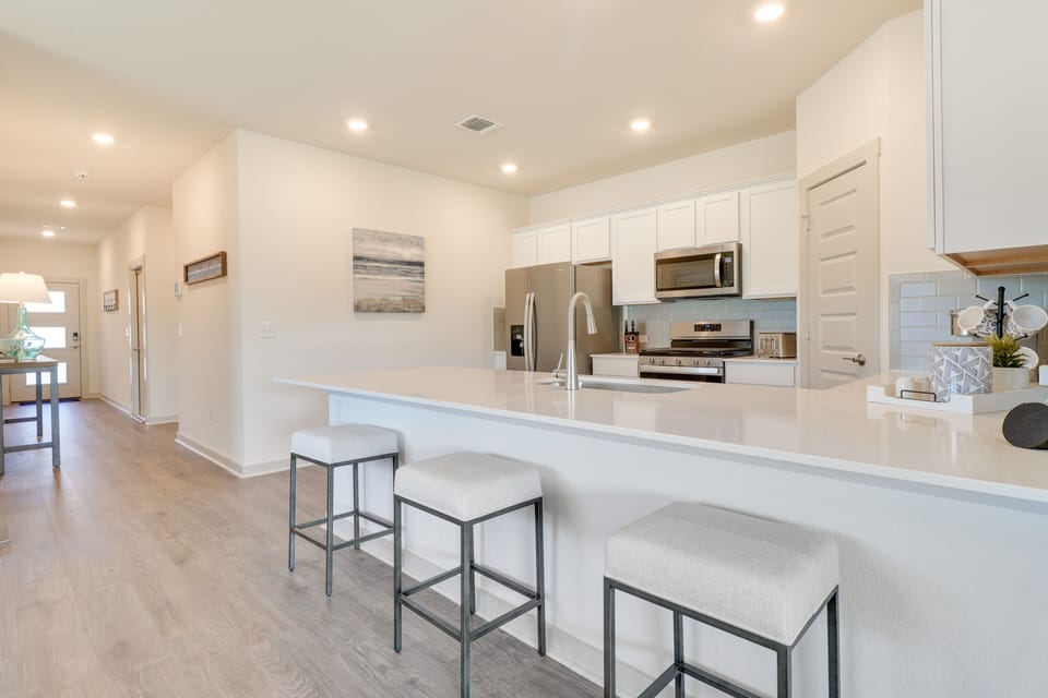 Kitchen | Cooking Basics | Coffee Maker | Paper Towels/Trash Bags Provided
