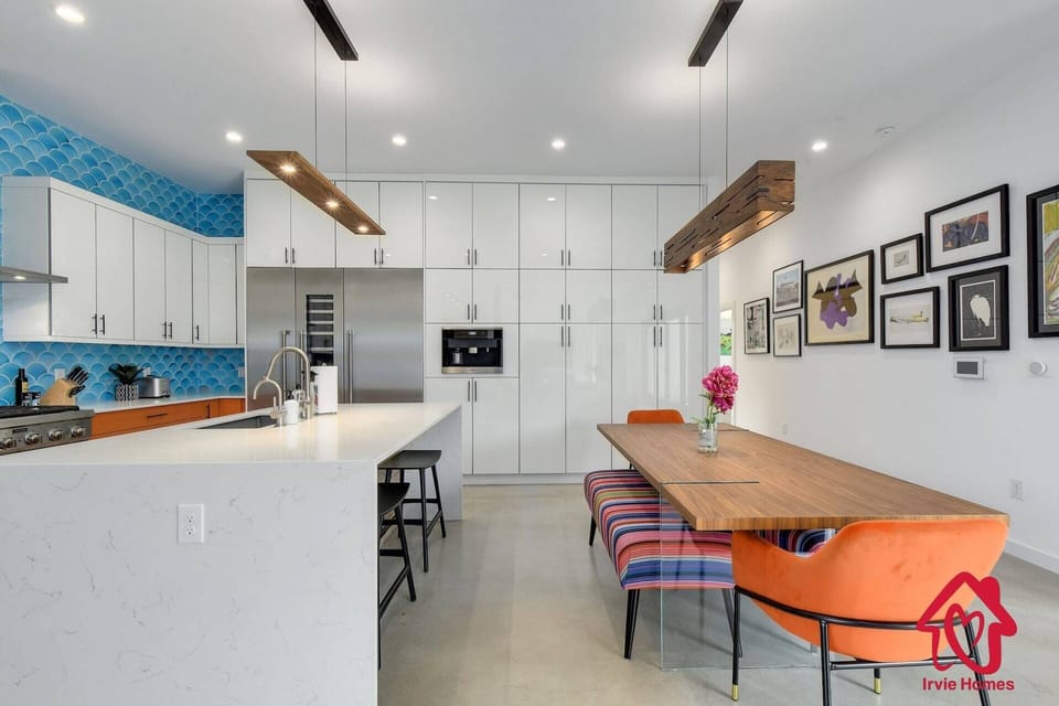 Dining Area that accommodates more than 8 guests