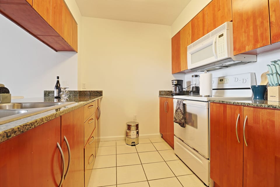 Kitchen, microwave, oven, stovetop