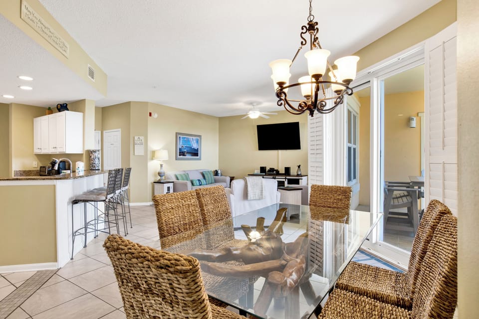 Bright dining area with seating for 6 and access to the patio