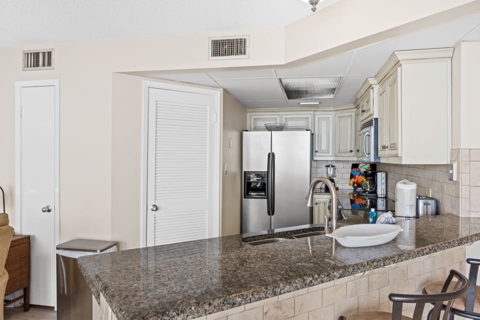 Fully Stocked Kitchen