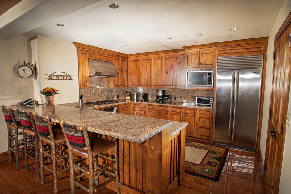Ritz906-Kitchen-1
