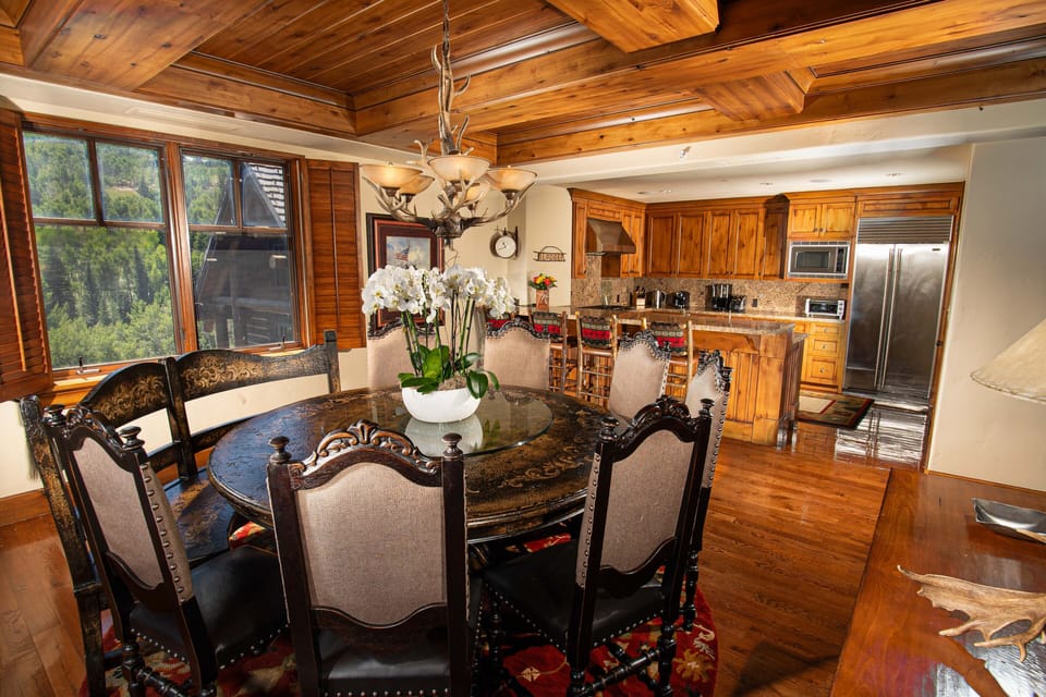 Ritz906-Dining-Kitchen-1