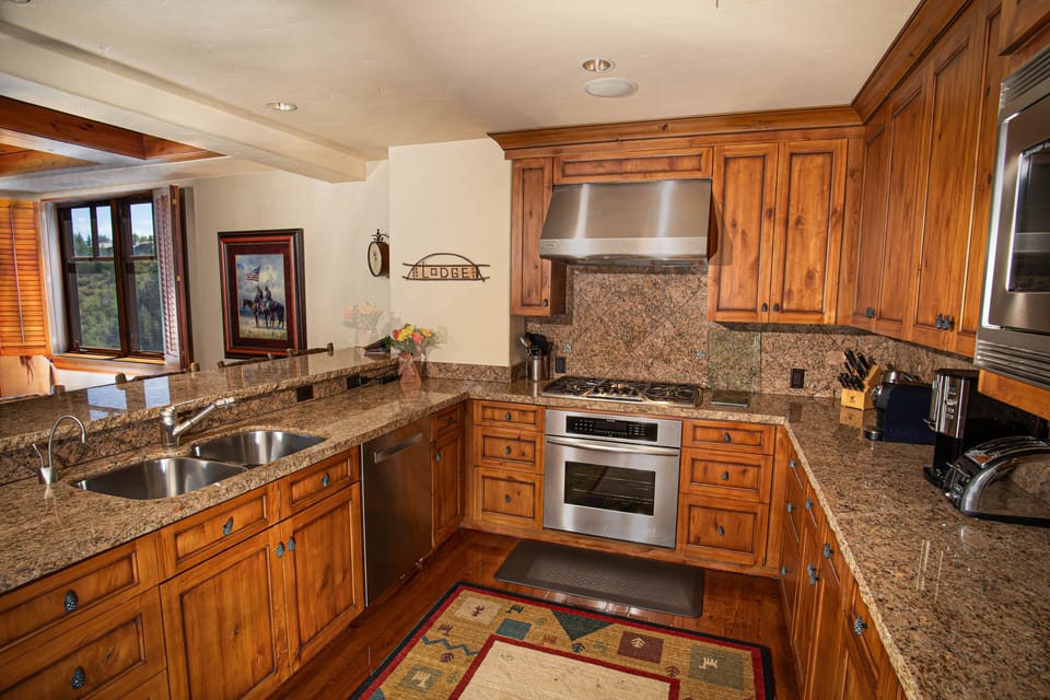 Ritz906-Kitchen-2