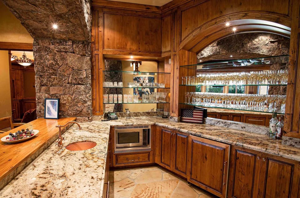 3380-Daybreak-Ridge-Games-room-bar