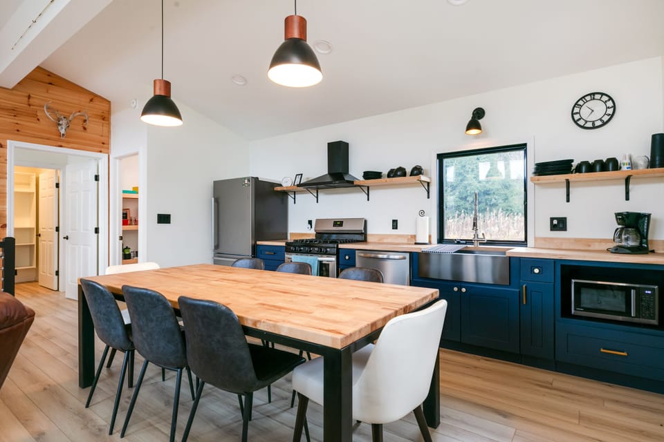 Spacious Kitchen, gas range, dishwasher, microwave, coffee pot