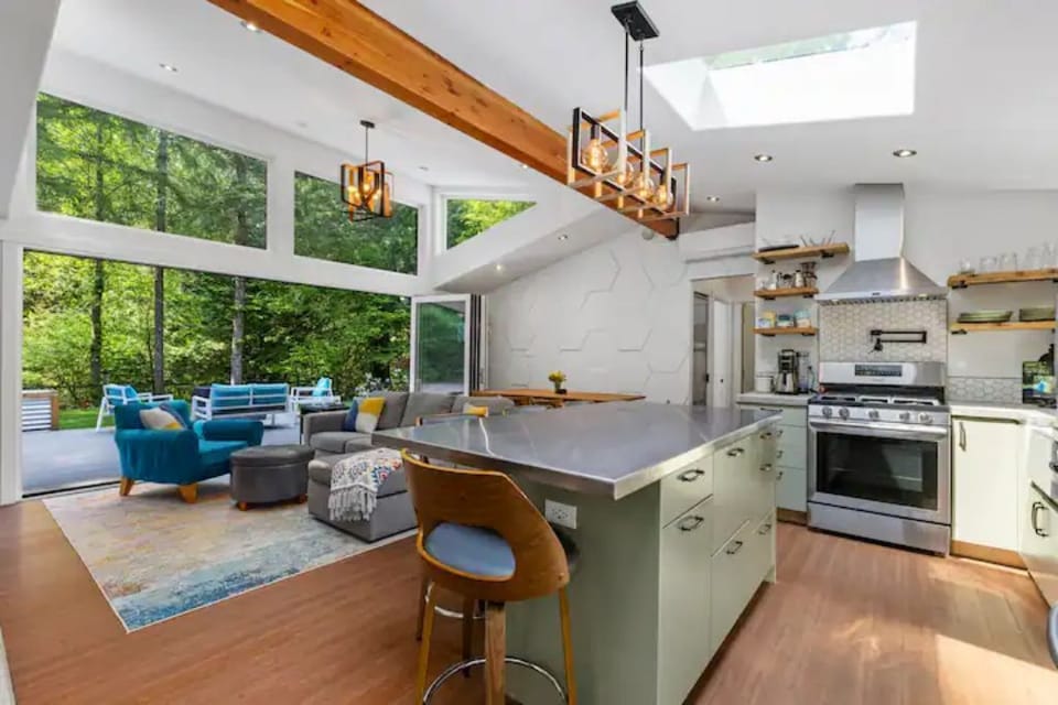 Open floor plan with a large island with seating for four