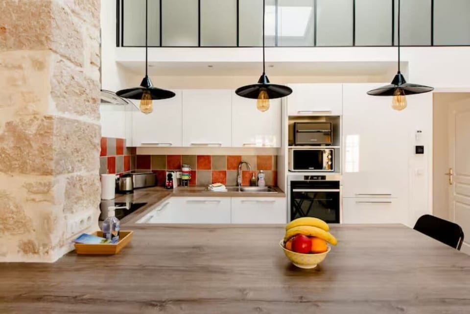 Large living space with kitchen and dining table (6)