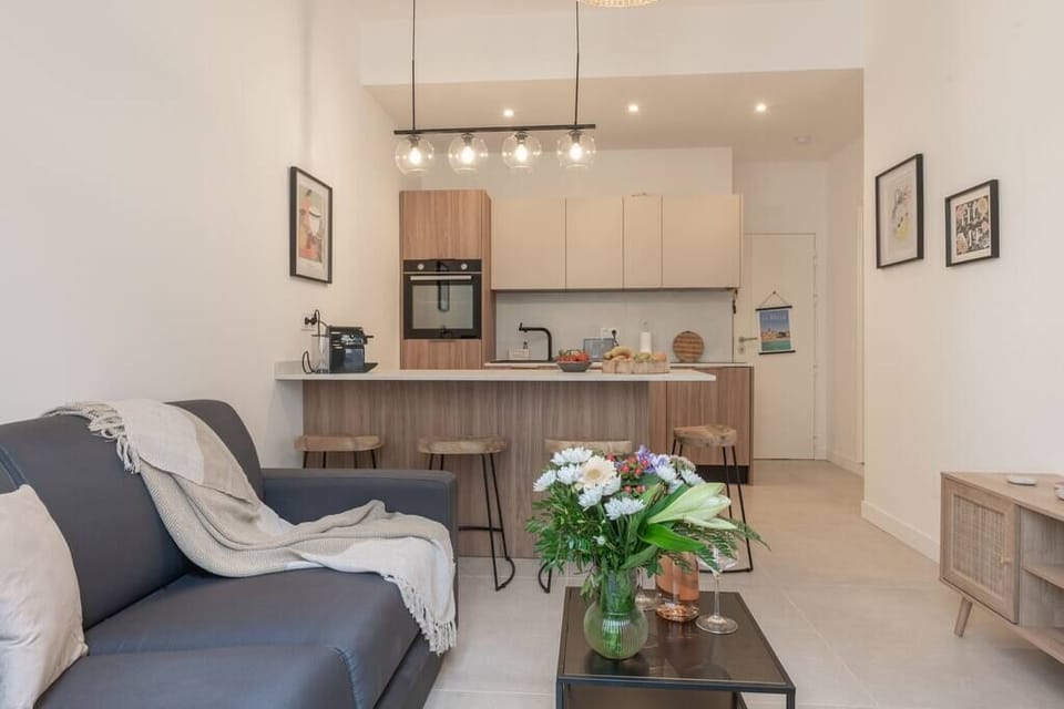Living room and kitchen area (3)