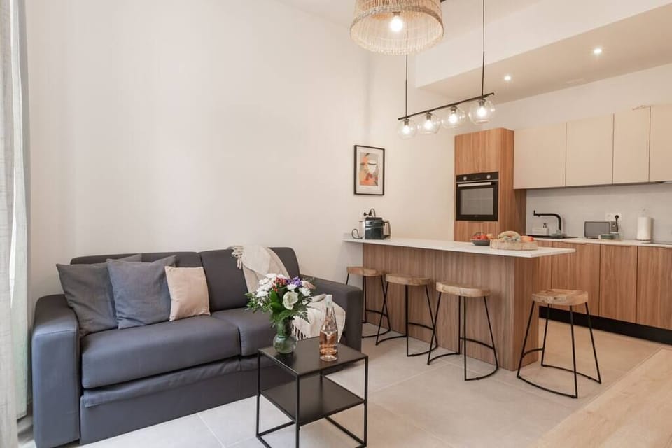 Living room and kitchen area (2)