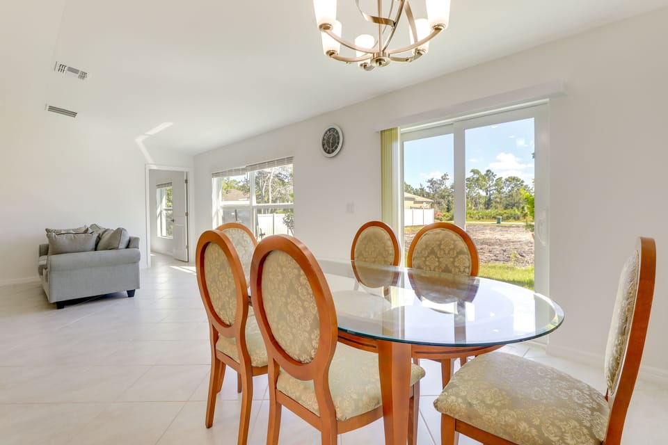 Dining Area | Dishware/Flatware
