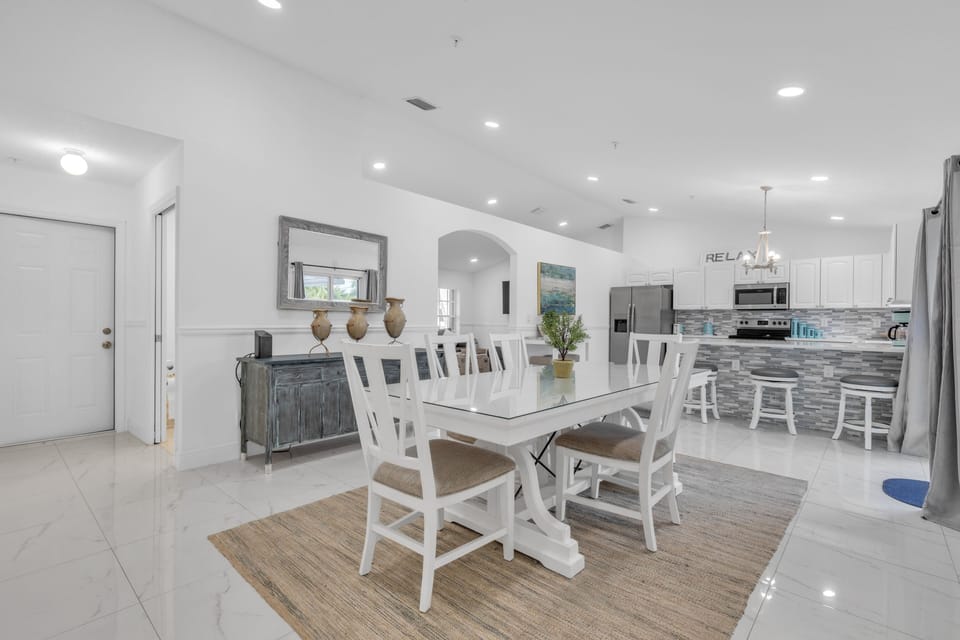 Dining Room, Dining Table, Furniture, Indoors, Table