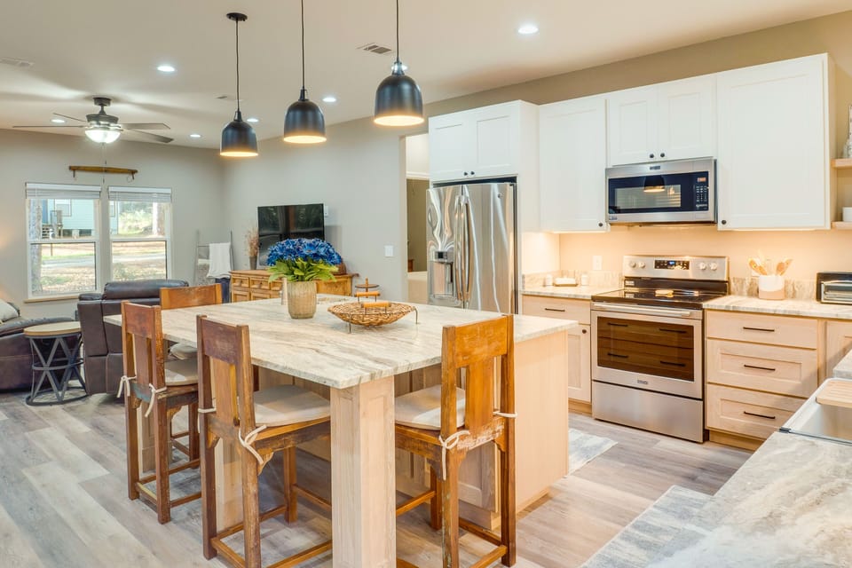 Kitchen | Dishware/Flatware | Trash Bags/Paper Towels