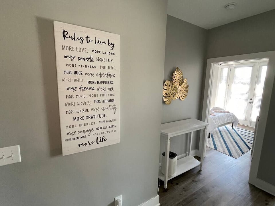Hallway Inspiration: Bright entryway adorned with uplifting rules for a vibrant, joyful stay!
