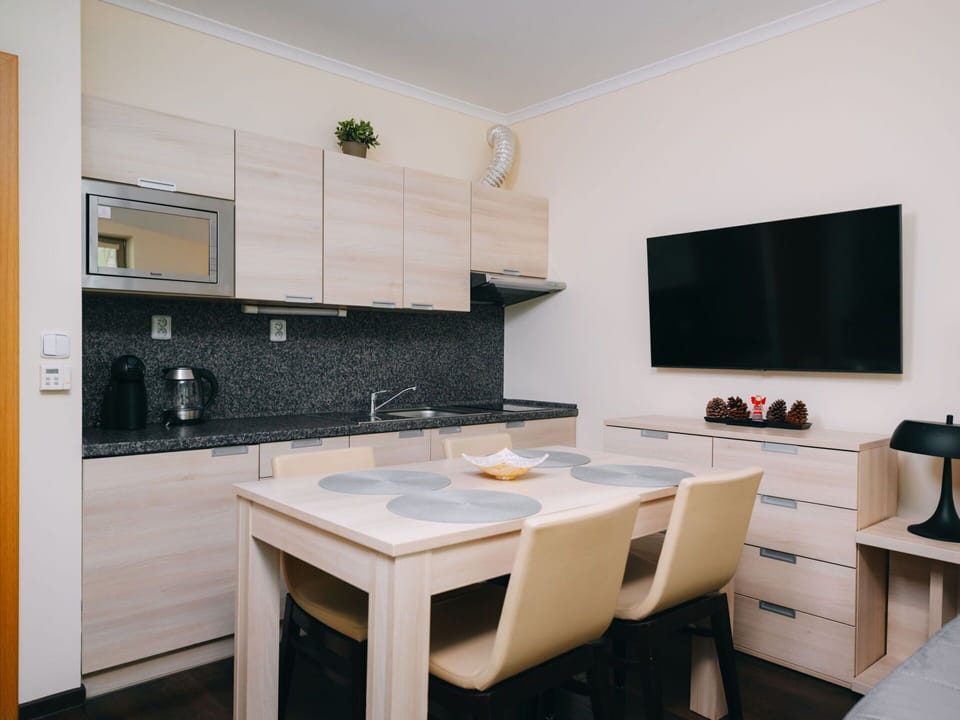 Cabinetry, Furniture, Property, Table, Countertop, Sink, Wood, Interior Design, Kitchen Stove, Tap