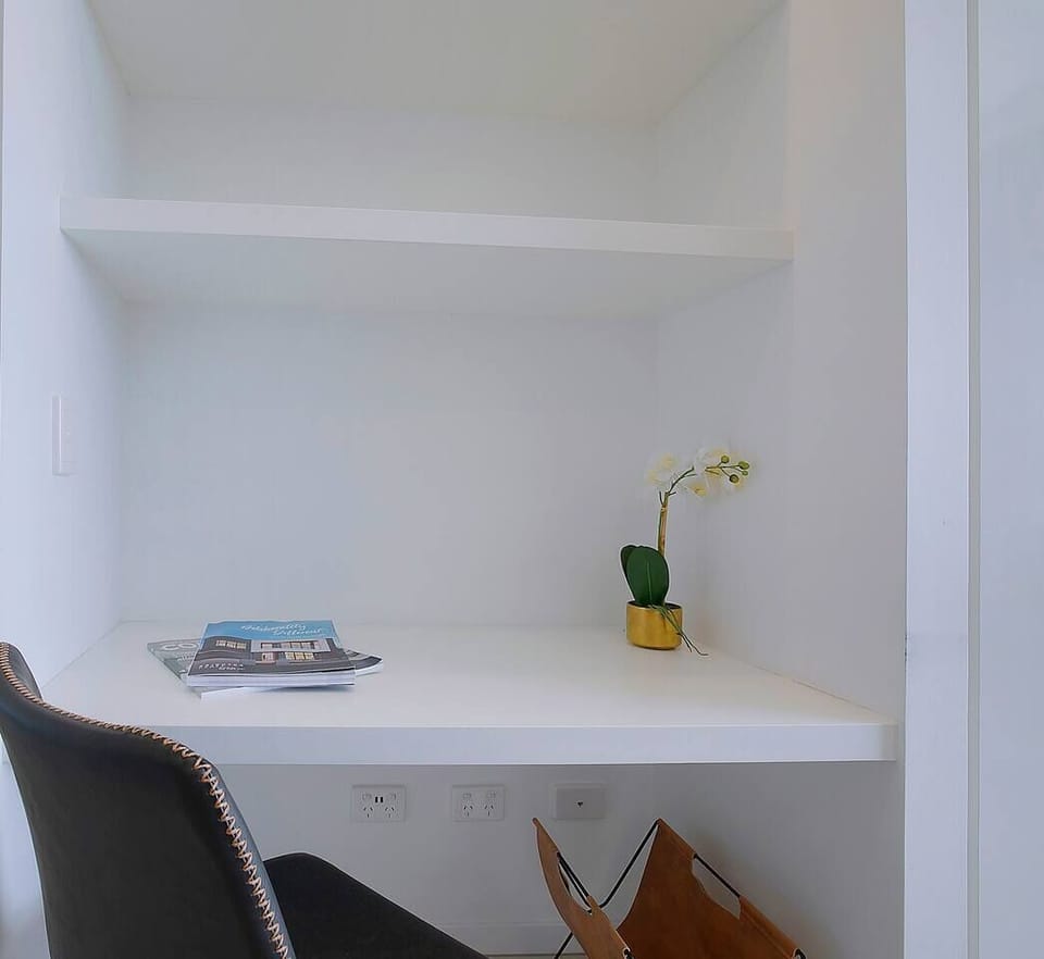 A dedicated study makes it easy to set up a laptop, ideal for those on a working holiday.
