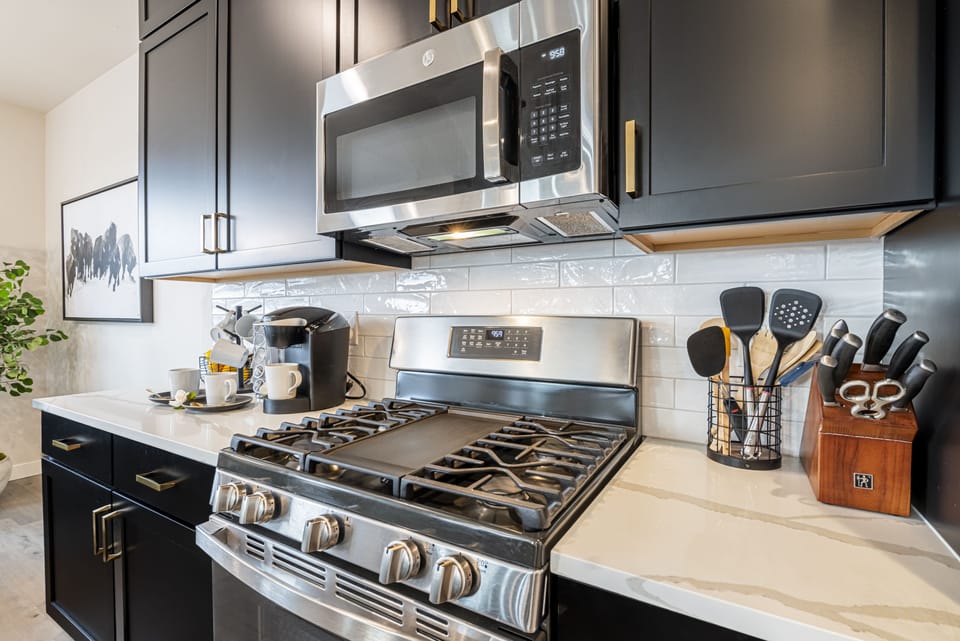 4-burner gas range with a center griddle