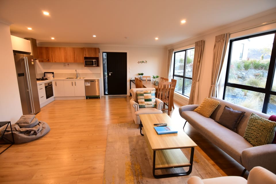 Alpine Star B living room