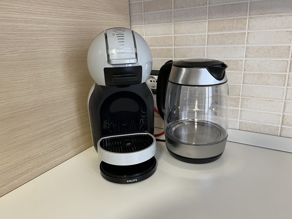 Free coffee pads and tea for first days available