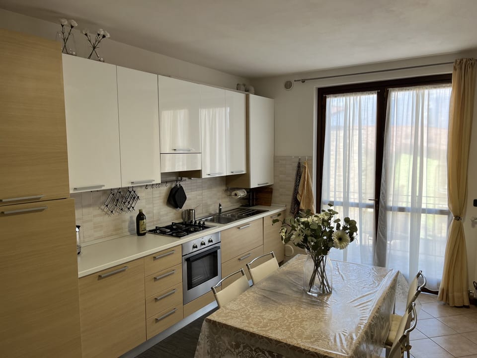 Well equipped big kitchen