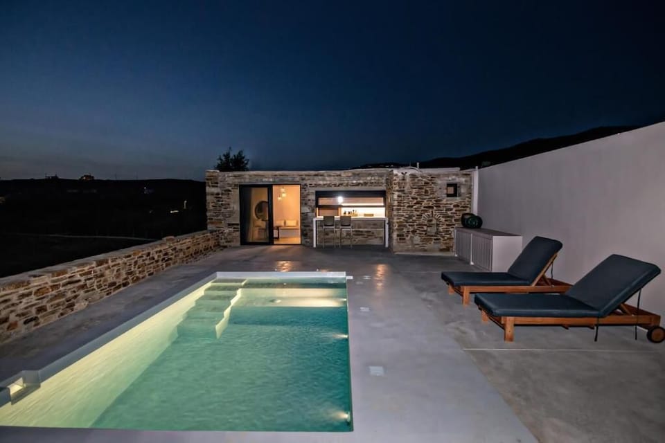 private pool area 