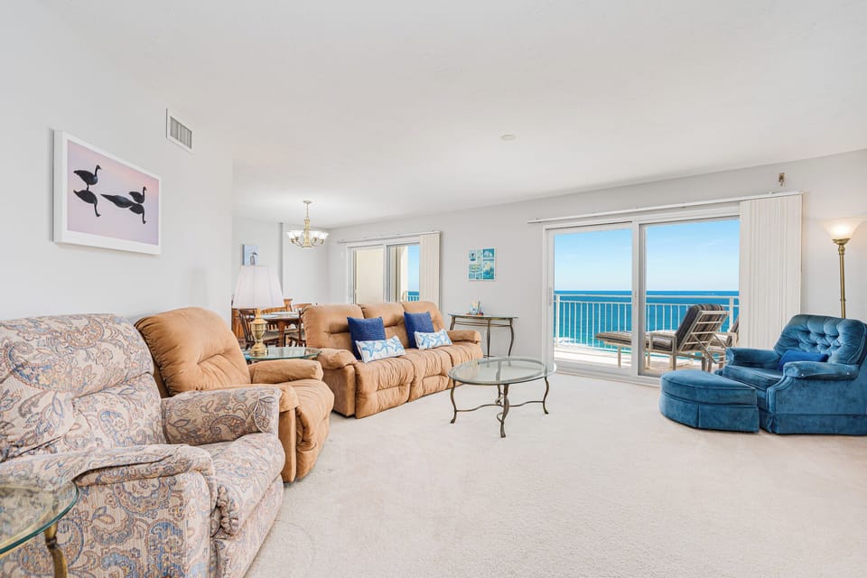 Direct, Oceanfront Living Room